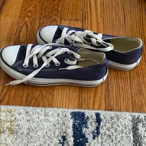 low top blue converse.